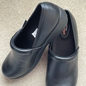 safeTstep black slip proof clogs